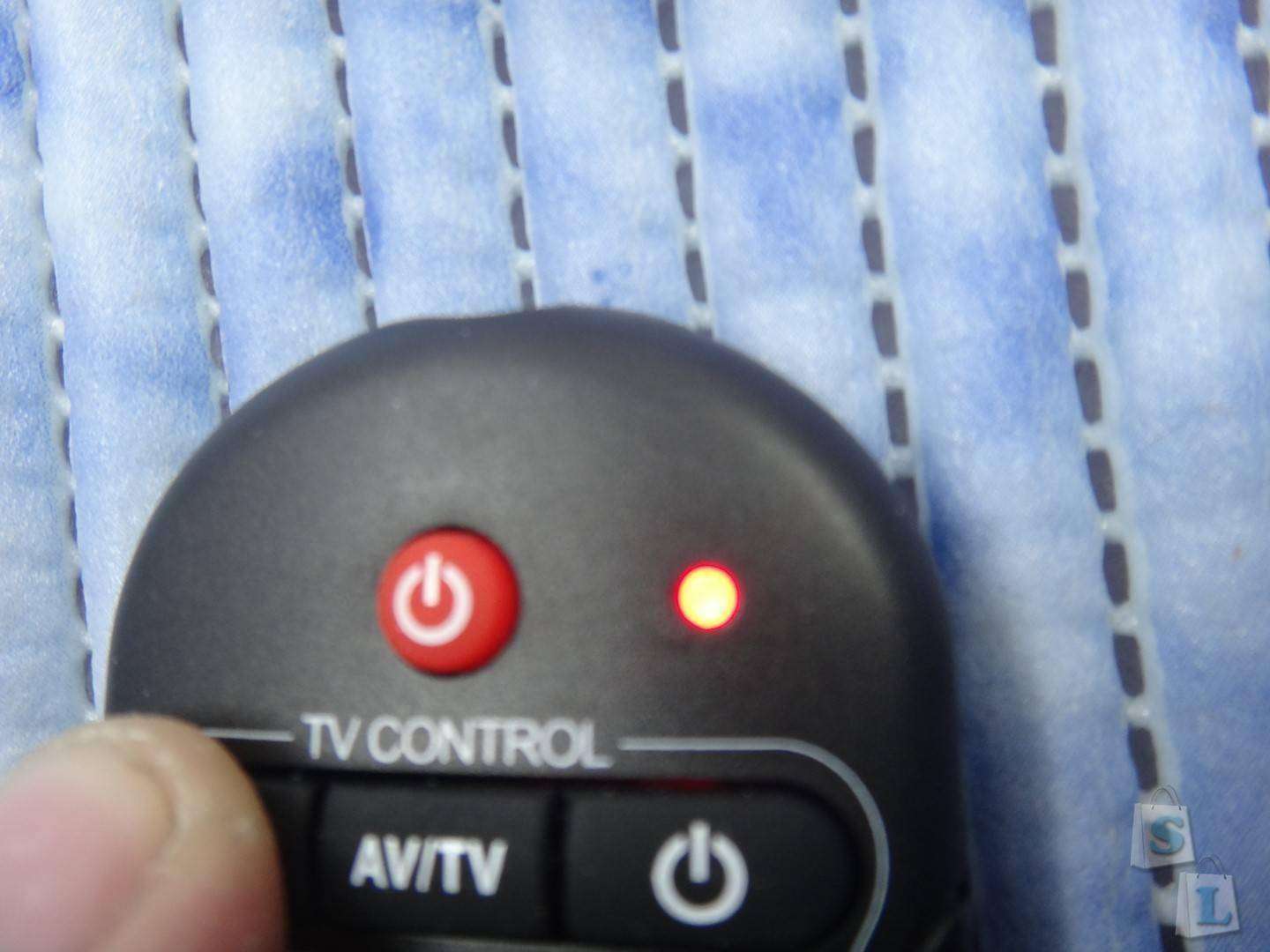 Пульт на телевизоре горит красным