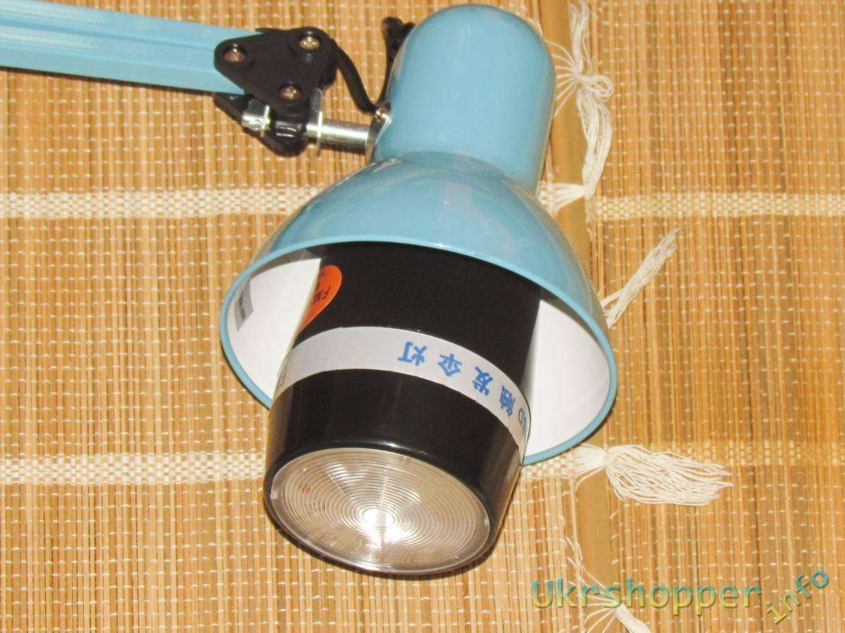 DealExtreme: Недорогая универсальная внешняя фотовспышка под патрон от лампочки