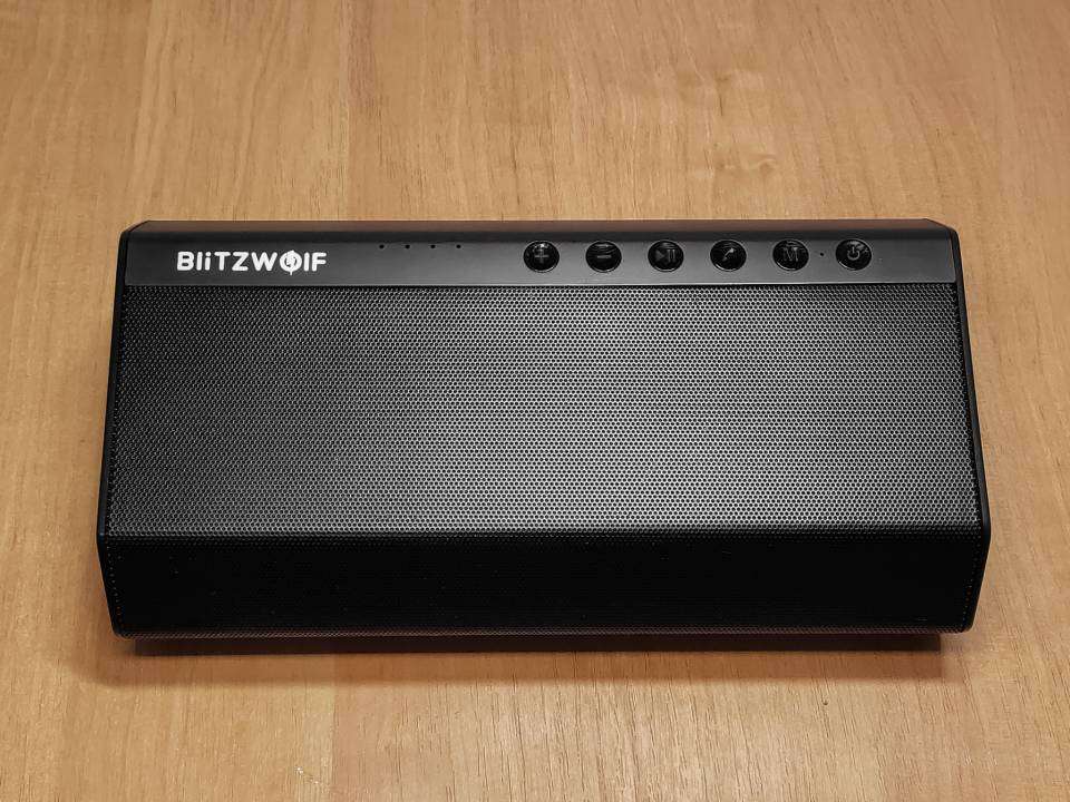Banggood: BlitzWolf BW-AS2: басовитая беспроводная колонка с пятью излучателями (три активных и два пассивных)